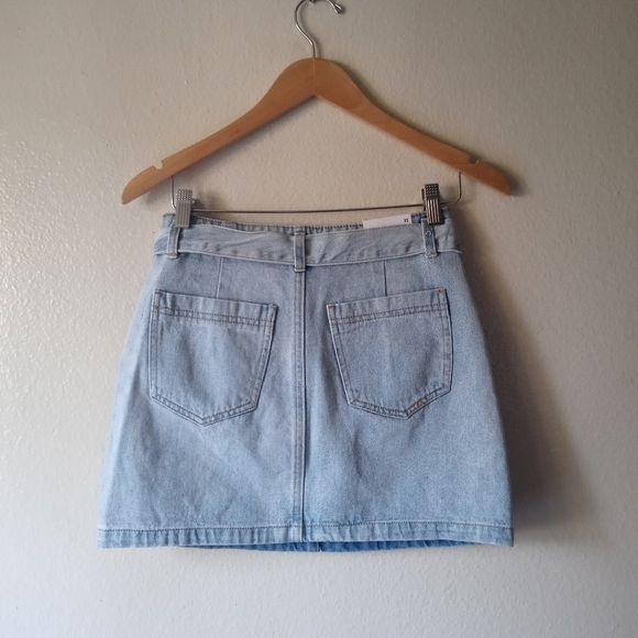 🪷 Forever 21 Belted Light Blue Denim Mini Skirt. Size XS. - Picture 3 of 9